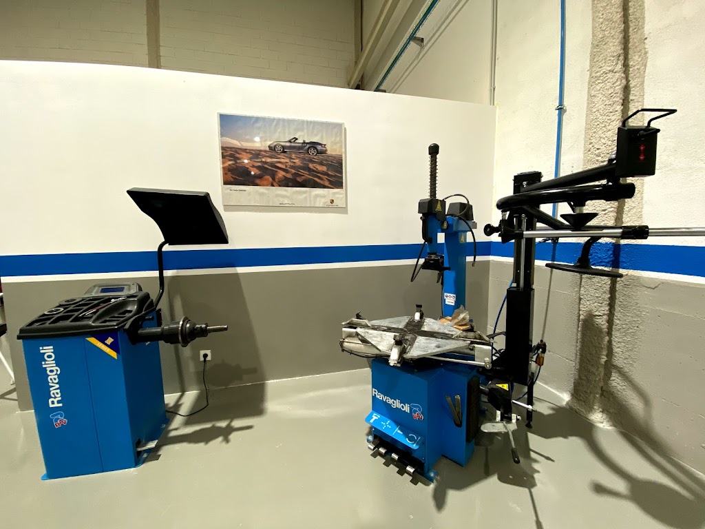Equipauto - Electromecanica y equipamiento de coches en Pamplona - — Interior