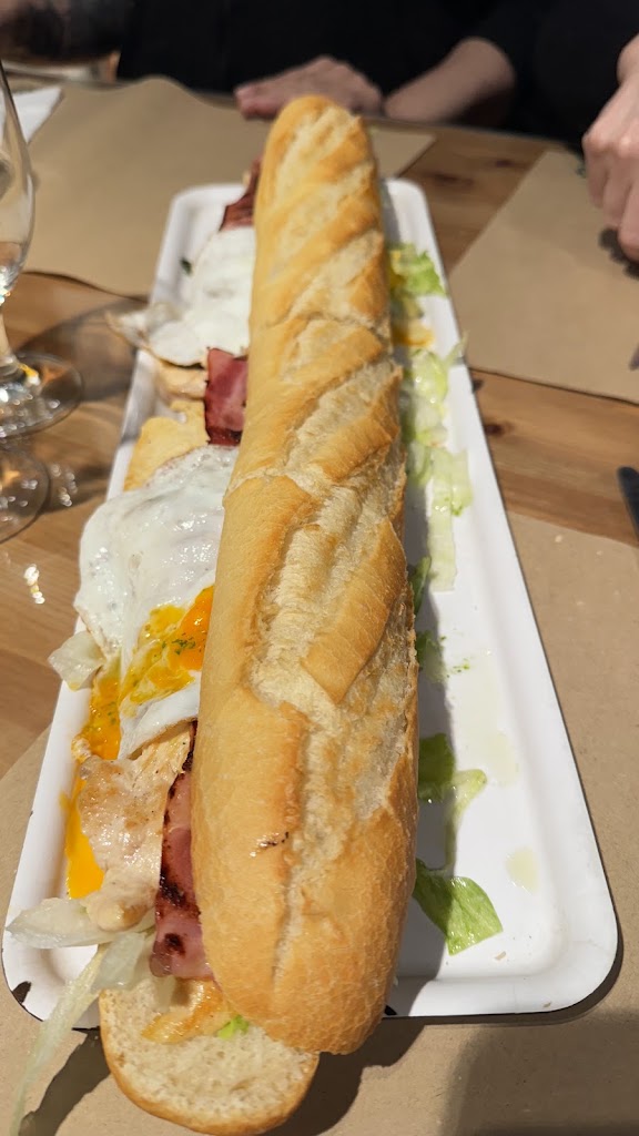 Bar Restaurant Tres Roses — Baguette