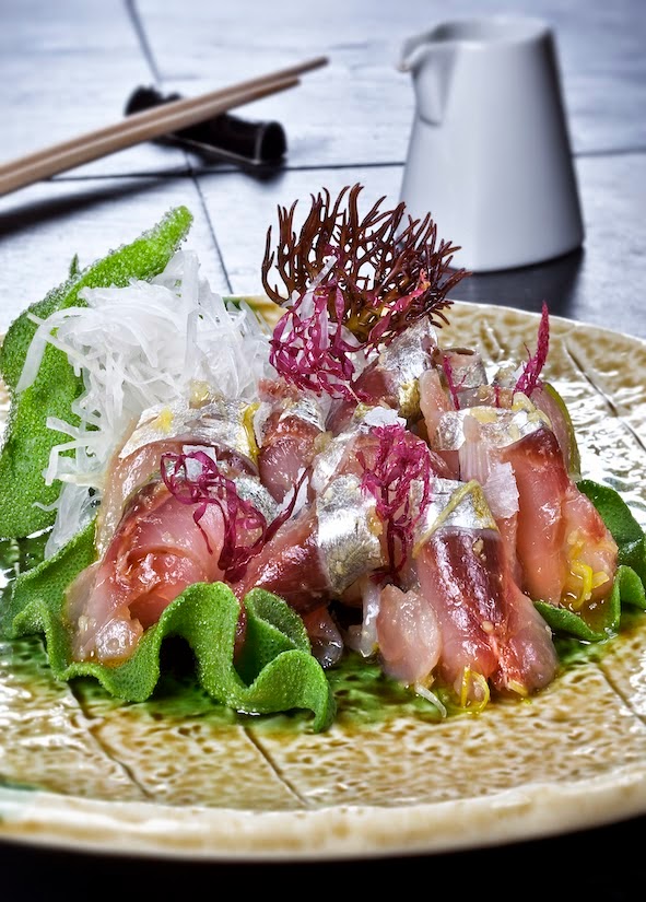 99 Sushi Bar Eurobuilding — Comida y bebida