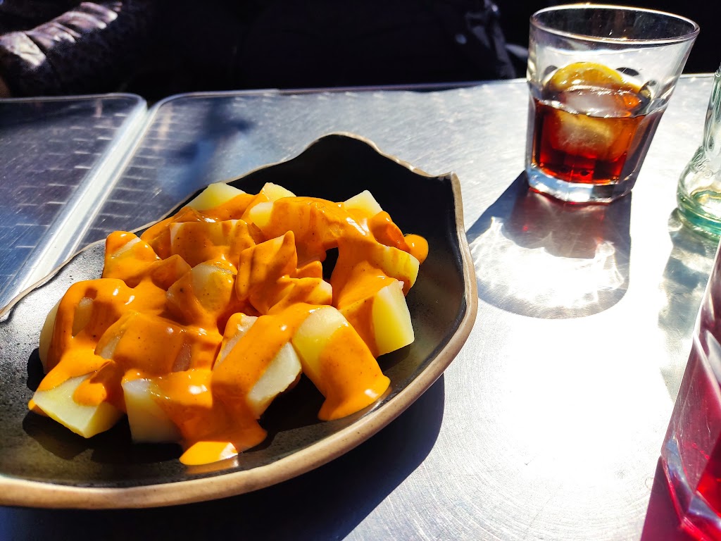Lounge Bar Gelateria — Comida y bebida