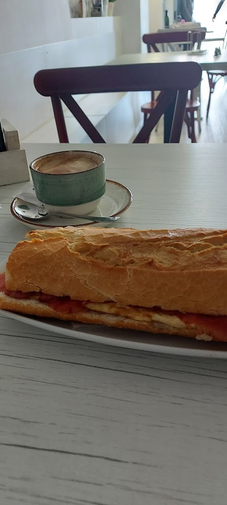 Panaderia-Cafeteria El Paseo
