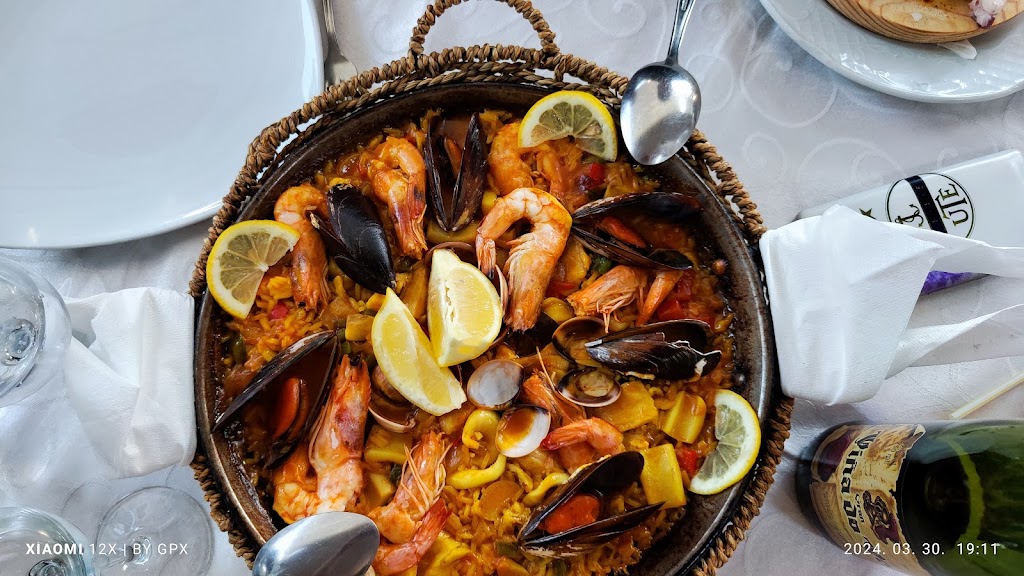 El Rincon del Pescador — Comida y bebida