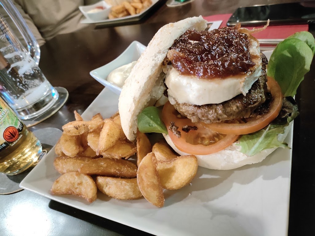 Old Tavern Brugge — Comida y bebida