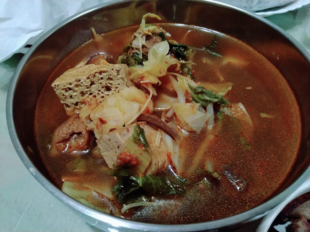 素食店/便當/蛋包飯/鍋燒意麵/臭豆腐 的照片