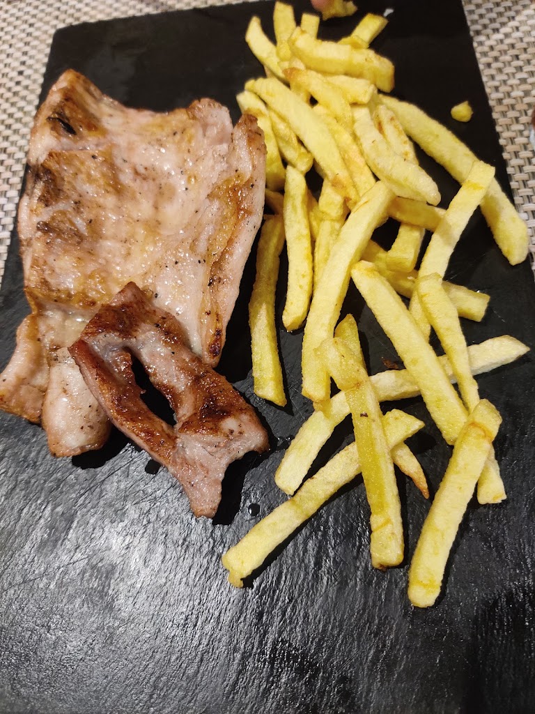 Restaurante Can J — Comida y bebida