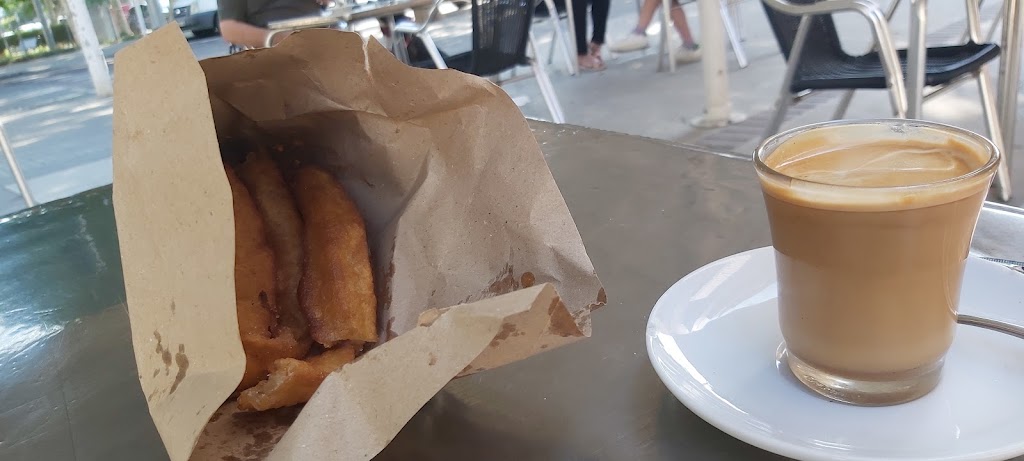 Bar Granja Croissanteria — Comida y bebida