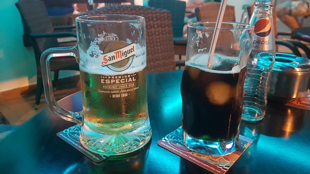 Bar The Bucket List — Comida y bebida