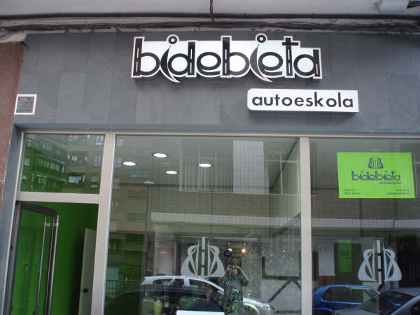 BIDEBIETA AUTOESKOLA BASAURI — Automovil