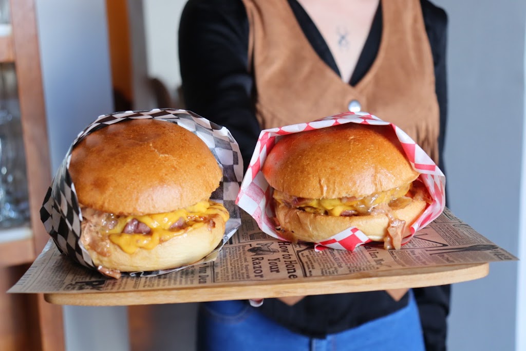 California Old Style Burger — Comida y bebida