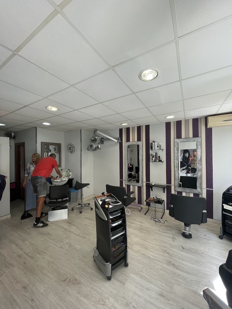 Carolina's Shampoo : Deutsche Friseur Meisterin — Interior