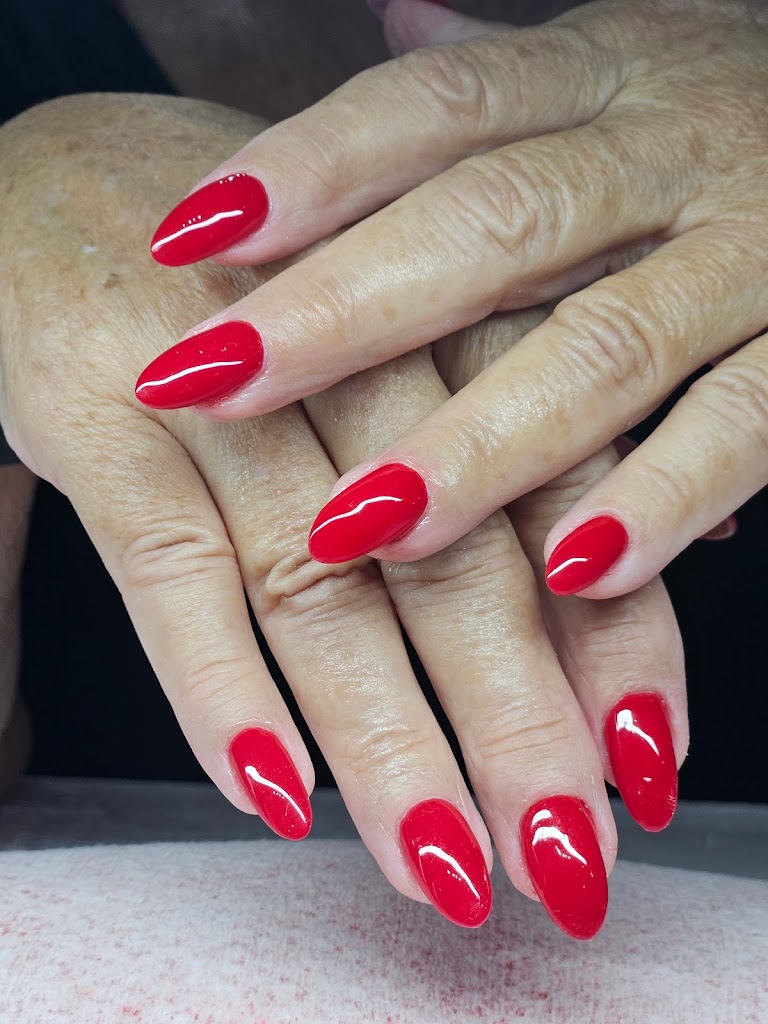 Ema Nails Beauty Center — Manicura