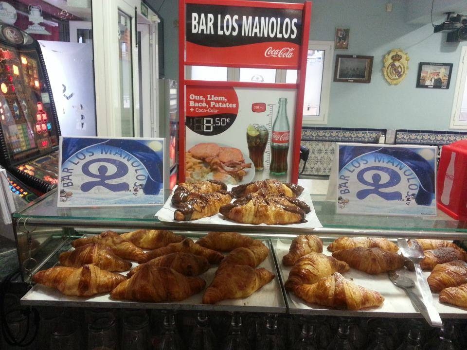 Los Manolos — Ambiente
