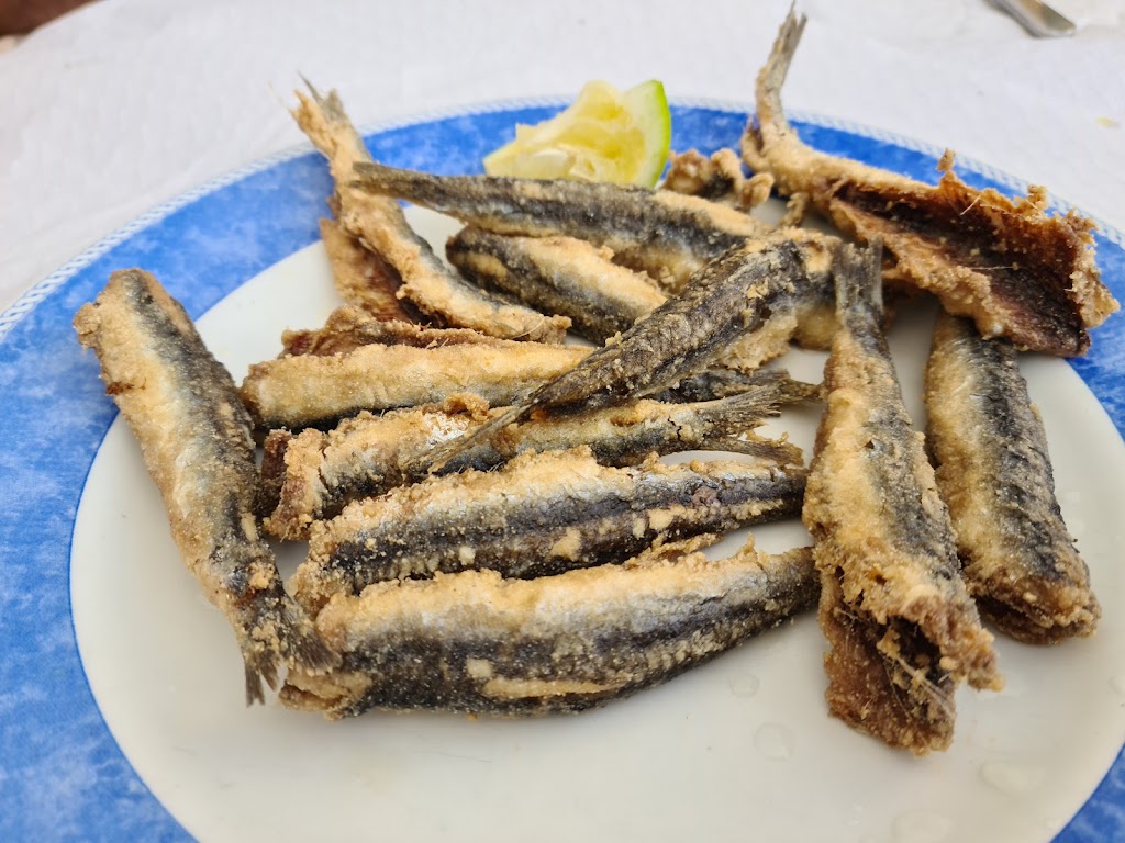 CAFETERIA RESTAURANTE de Jayena. — Comida y bebida