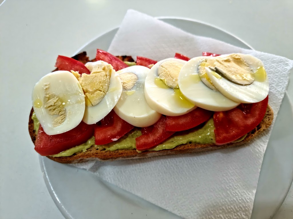 La Ermita Bar y Cafe — Comida y bebida