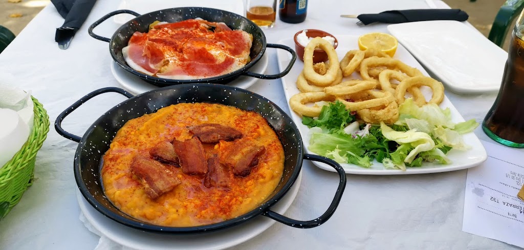 Bar casablanca, dispone de acceso a minusvalidos — Comida y bebida