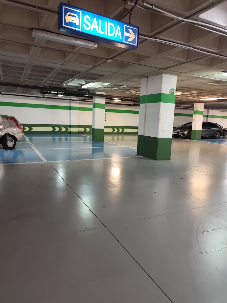 Aparcamiento Outlet El Corte Ingles