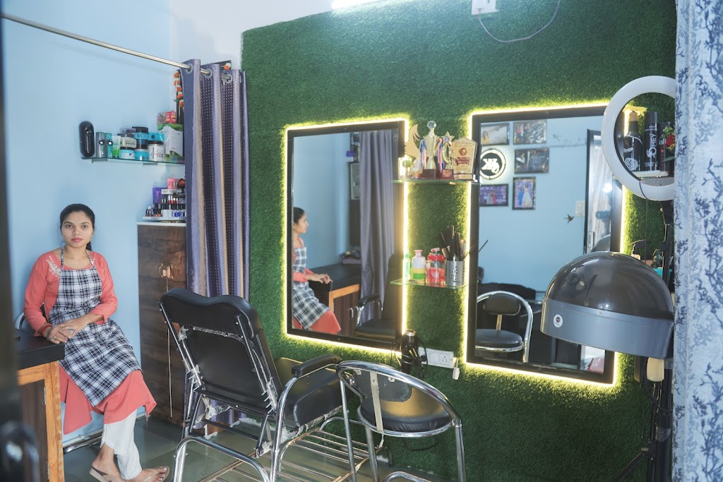Komal Beauty Parlour And Makeovers