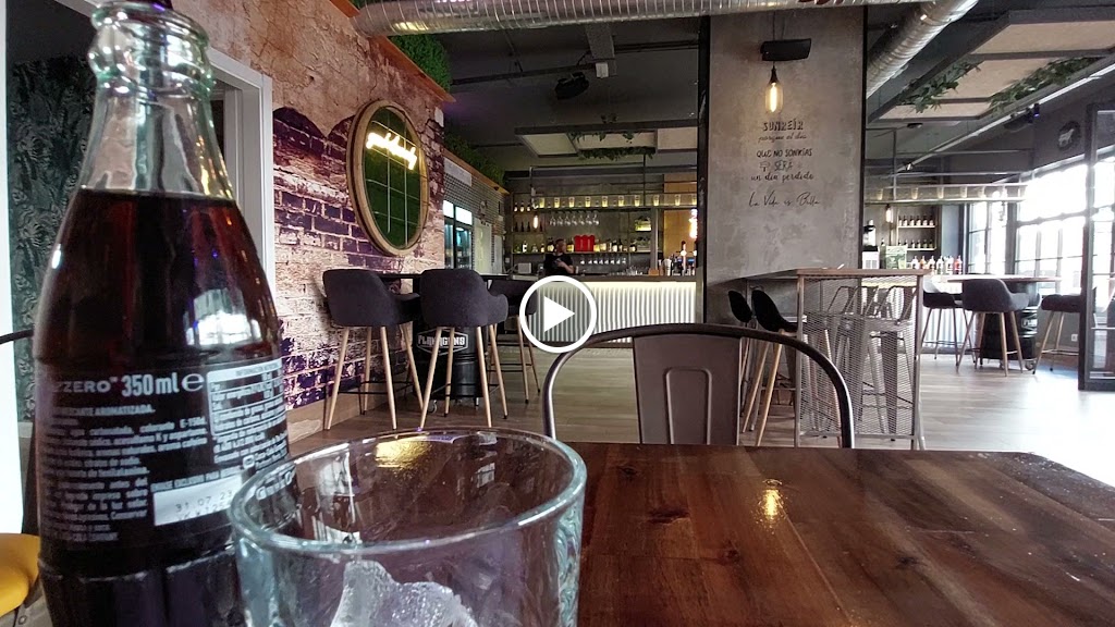 Flanagans Burguer — Videos