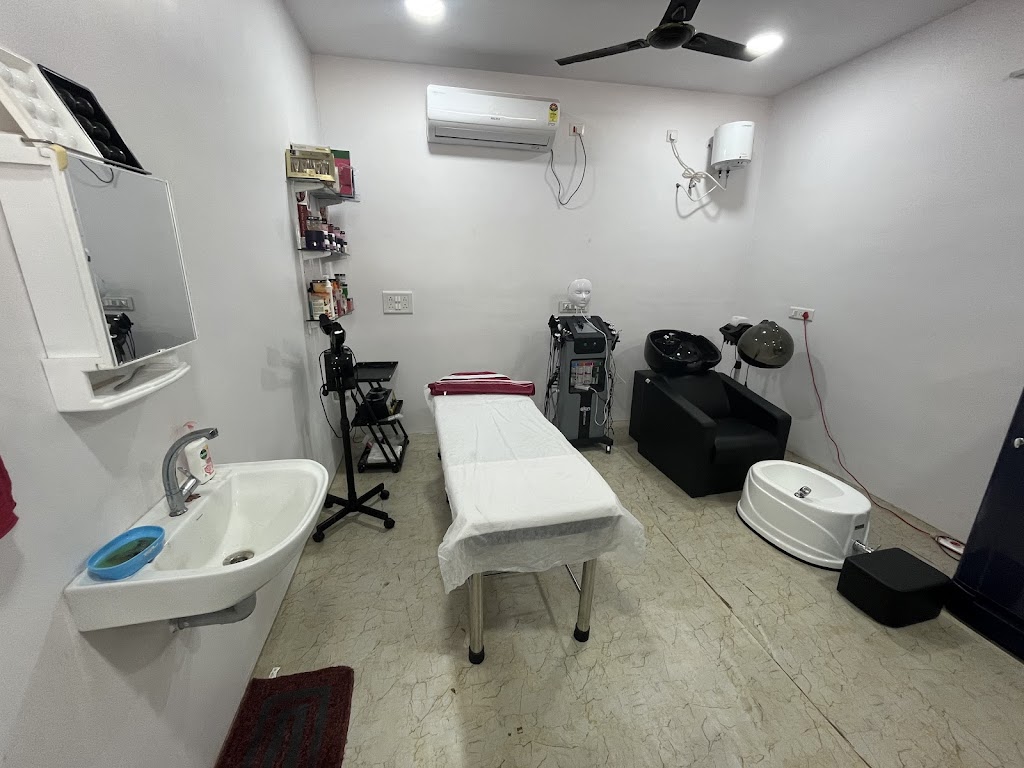 Aakruthi Beauty Salon And Makeup Studio