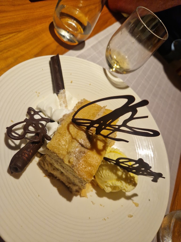Santa Rosa Grill Restaurant — Comida y bebida