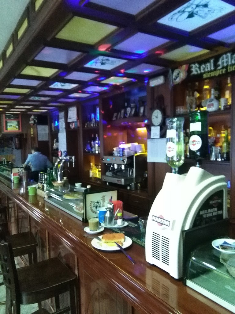 Cerveceria Extremadura - Comida a domicilio para llevar , disfruta de la mejor comida casera a domicilio en Alcala de henares — Ambiente
