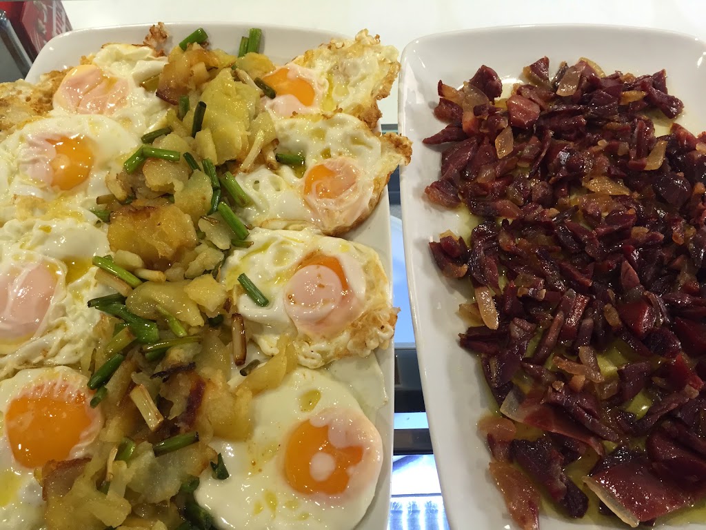 Restaurante Bar Miguel y Juan — Comida y bebida