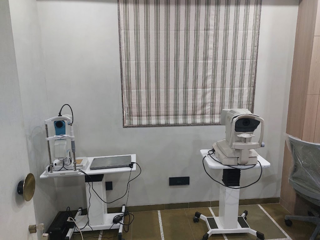 Roshan Eye Hospital And Laser Center