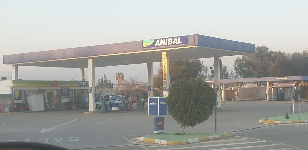 Estaciones de Servicio Anibal — Exterior