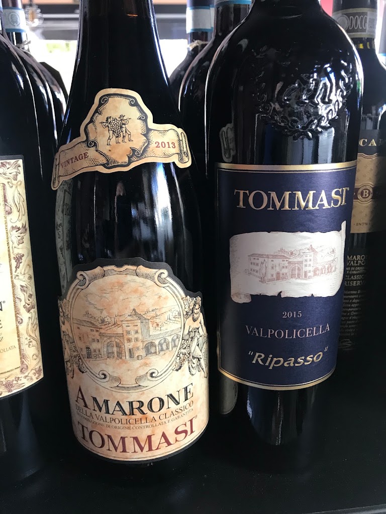 Tintorera Wine Restaurant — Comida y bebida