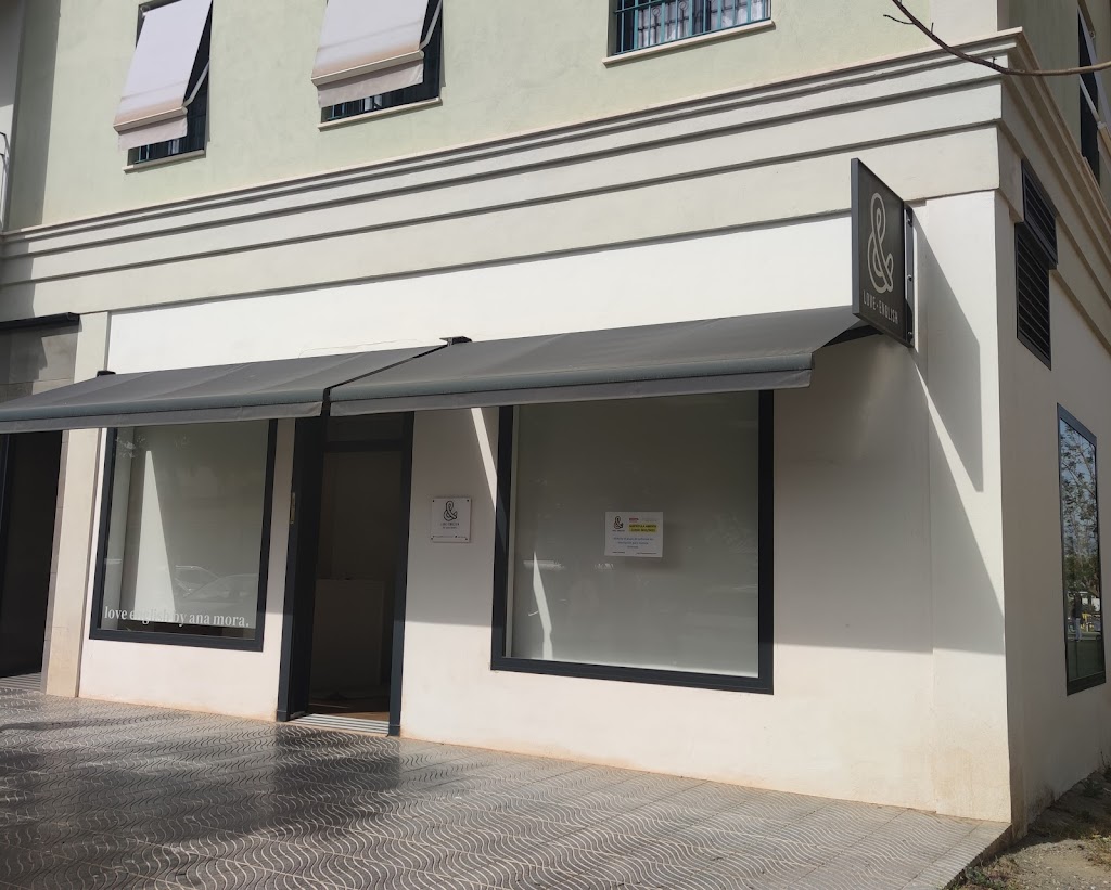 Love-English by anamora