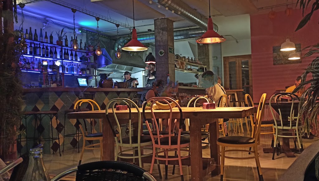 El Taller Bar — Ambiente