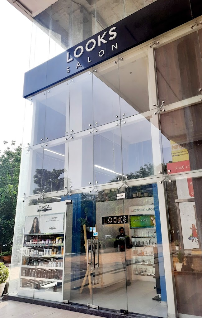 Looks Salon Palam Vihar Global Foyer