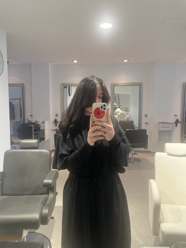 Deena Salon organico & Spa Aveda — Peinado