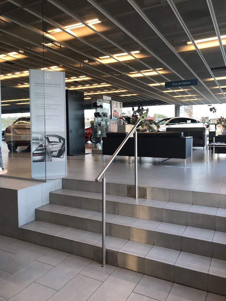 Gazpi Pamplona, Concesionario y Taller oficial Mercedes-Benz — Interior