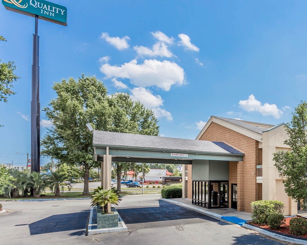 Econo Lodge North - Hotel in North Charleston , United States of America