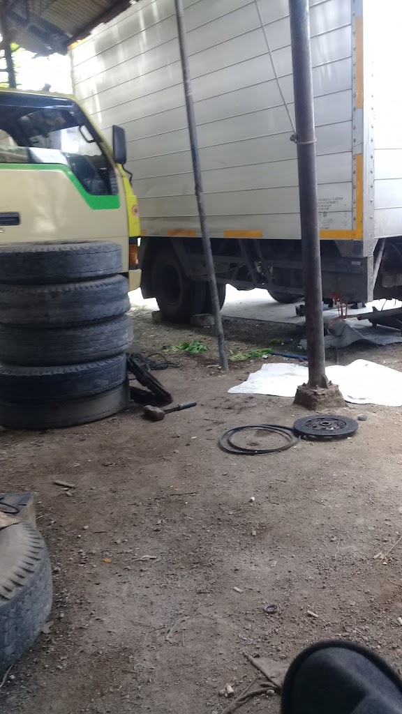 Bengkl Mobil Kum