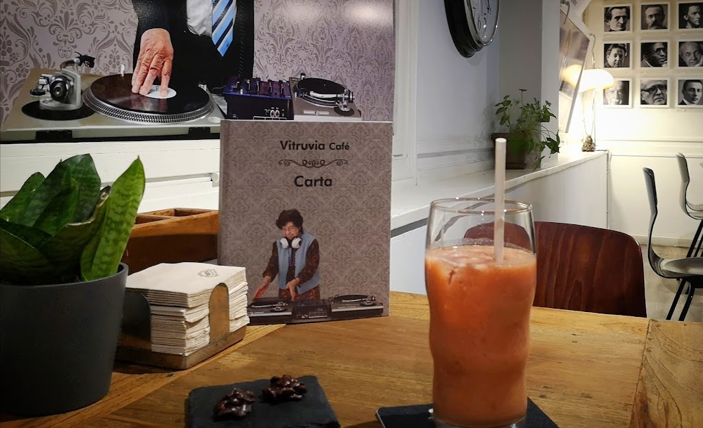 Vitruvia Cafe — Comida y bebida