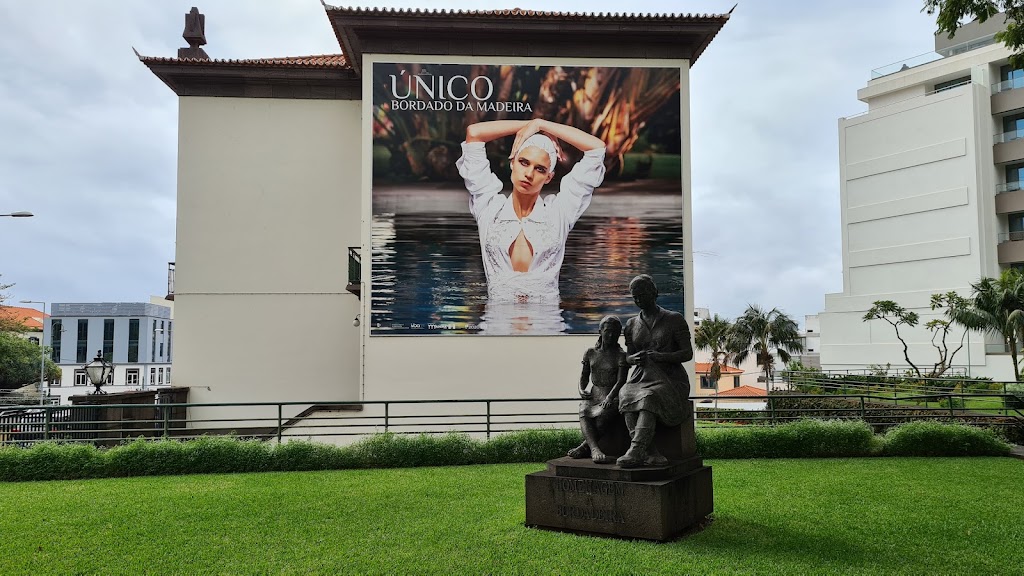 Monumento a Bordadeira Madeirense