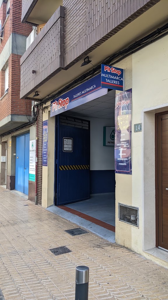 Taller Pit Stop N. Penalver — Exterior