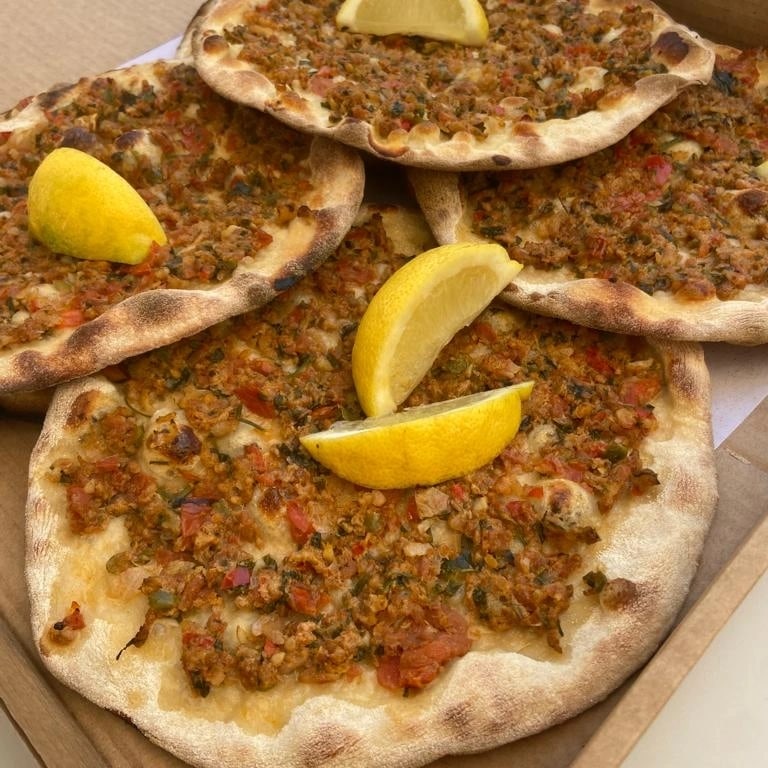Pizzeria El Cantegril — Comida y bebida