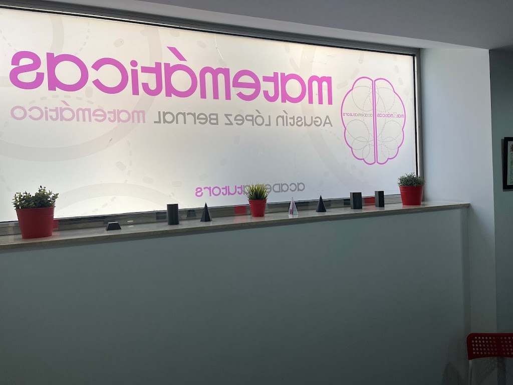 ACADEMIA DE MATEMATICAS TUTORS — Del propietario