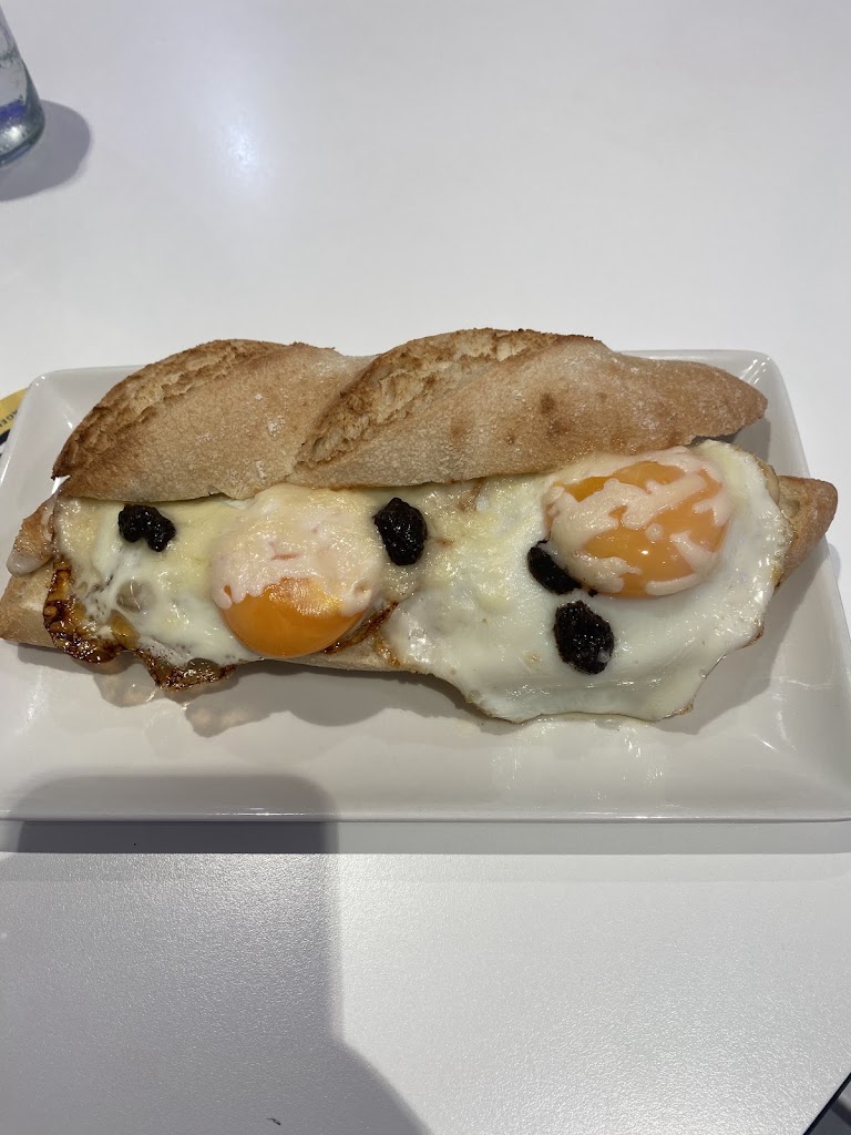 La Boca Te Lia - Cartagena — Sandwich mixto con huevo