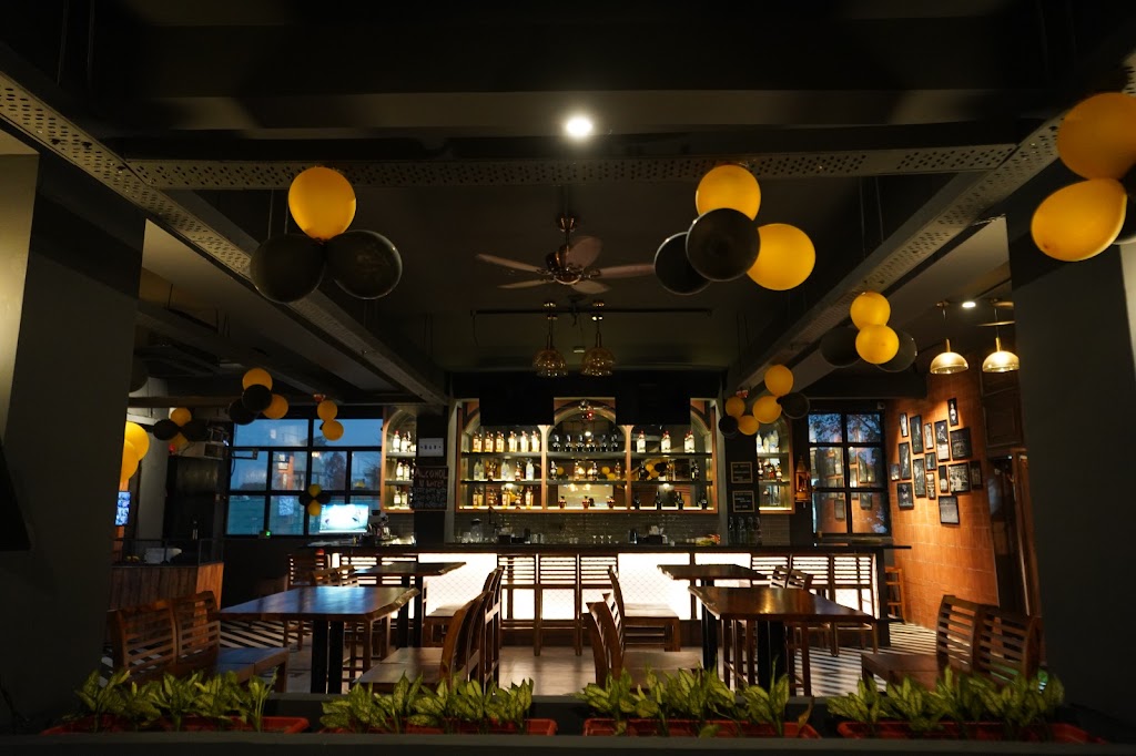 Centercourt Sports Bar And Grill Restaurant Bar All Day Cafe