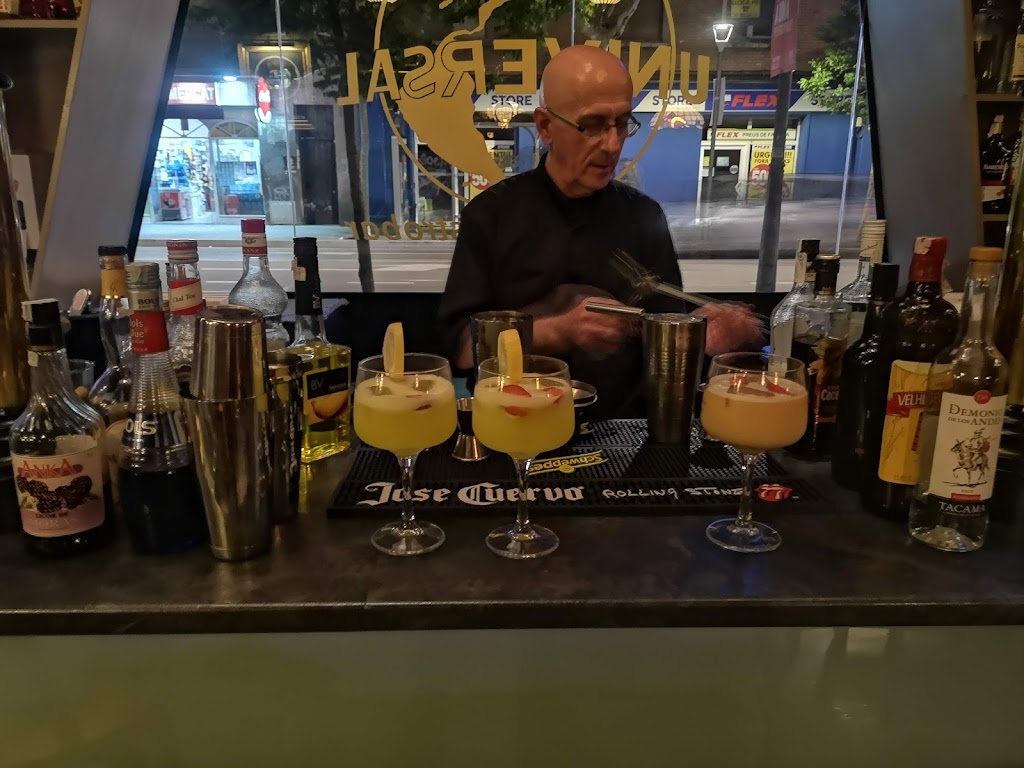 Universal Gastrobar — Comida y bebida