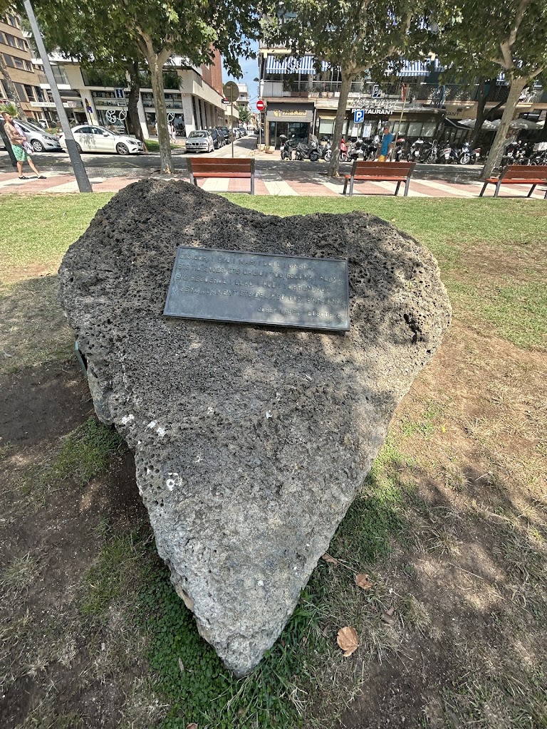 Monumento a la gente de la sardana