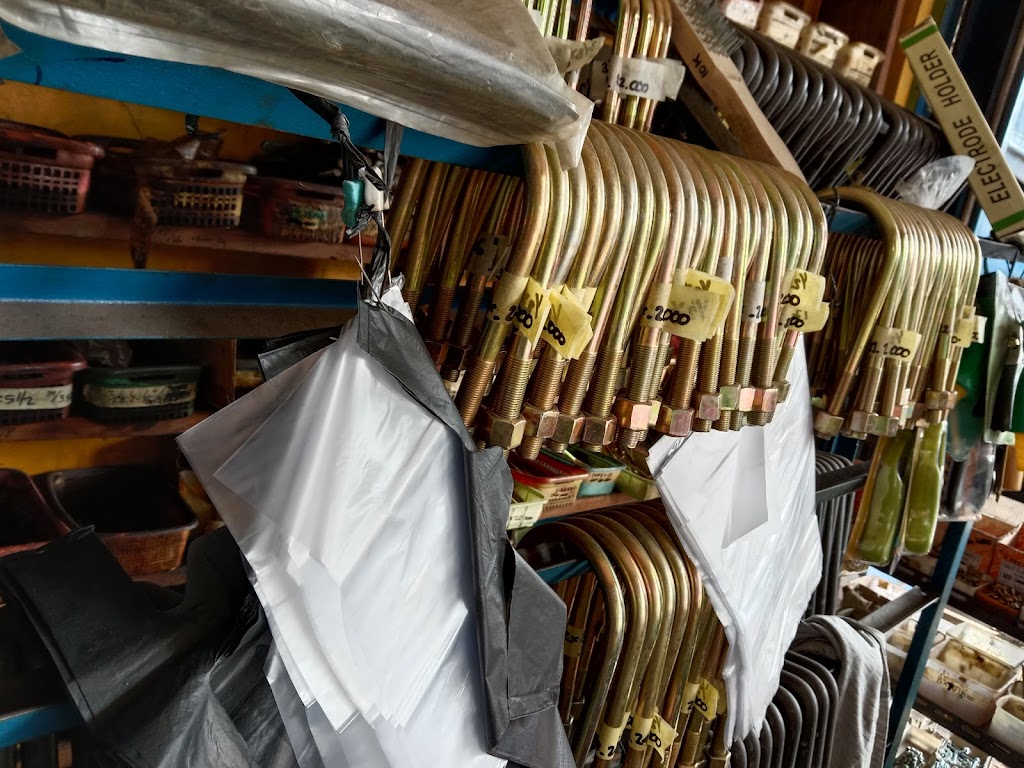 BENGKEL MOBIL DAN TOKO TEKNIK MUR BAUT
