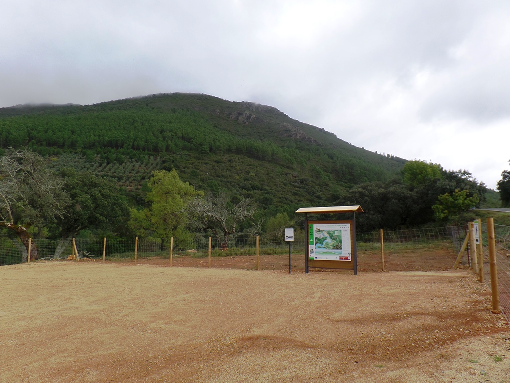Aparcamiento (Rutas de los Meandros de Romerosa y Melero)