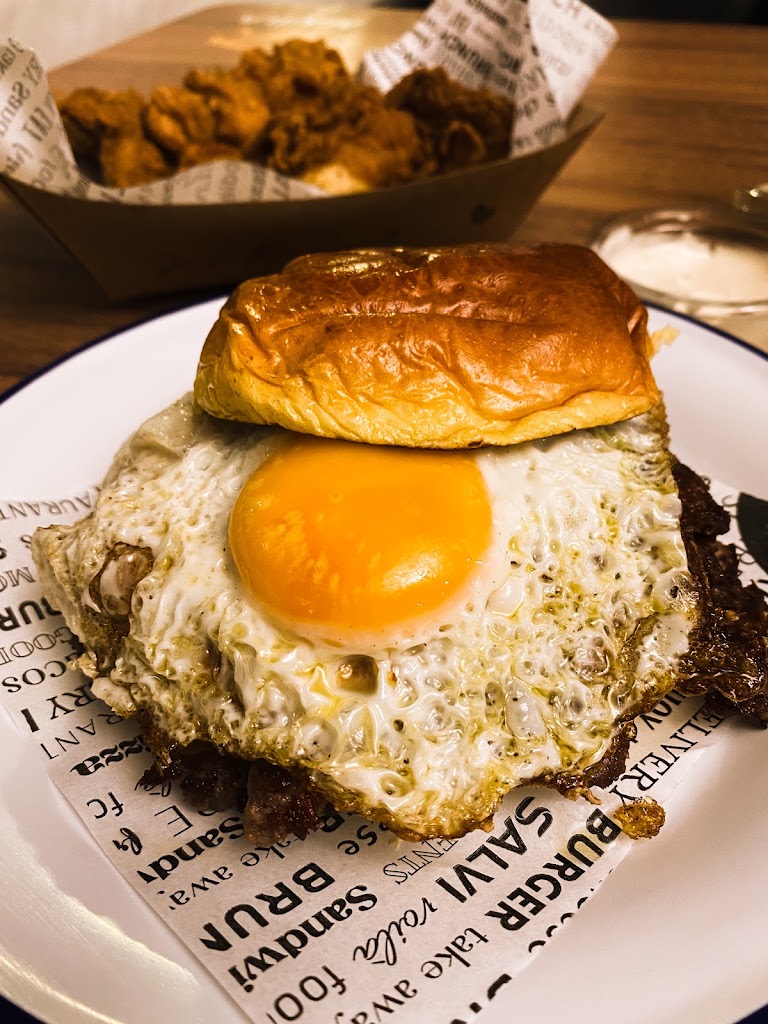 TITI Burger Bar — Comida y bebida