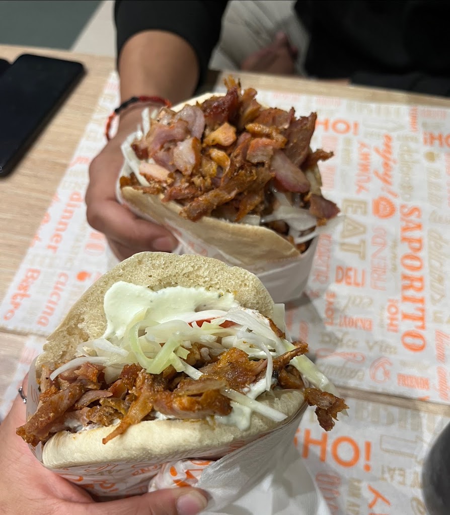 Gyros Pitta — Comida y bebida