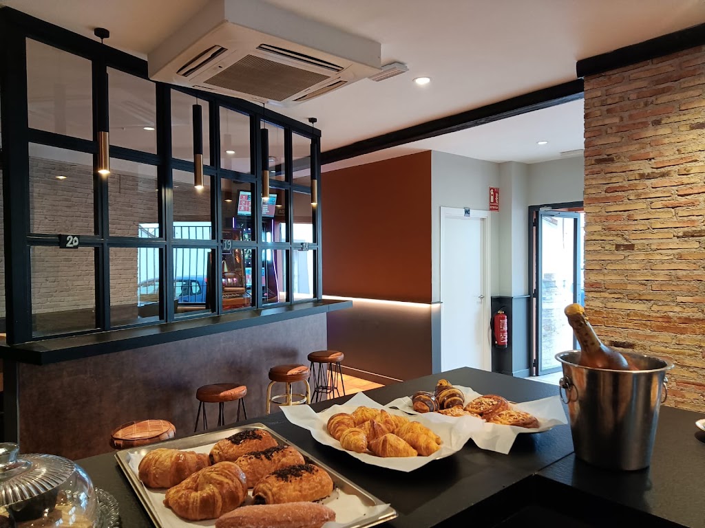 La Zona Bar — Comida y bebida